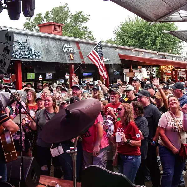 Large crowd at a Jordan Beem show on an outdoor bar patio